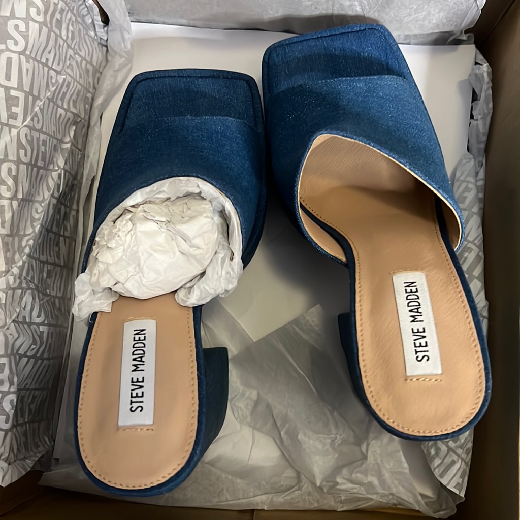 Blue Jean Chunky Heel Sandal Size Ten Fits Small For Me. Brand New